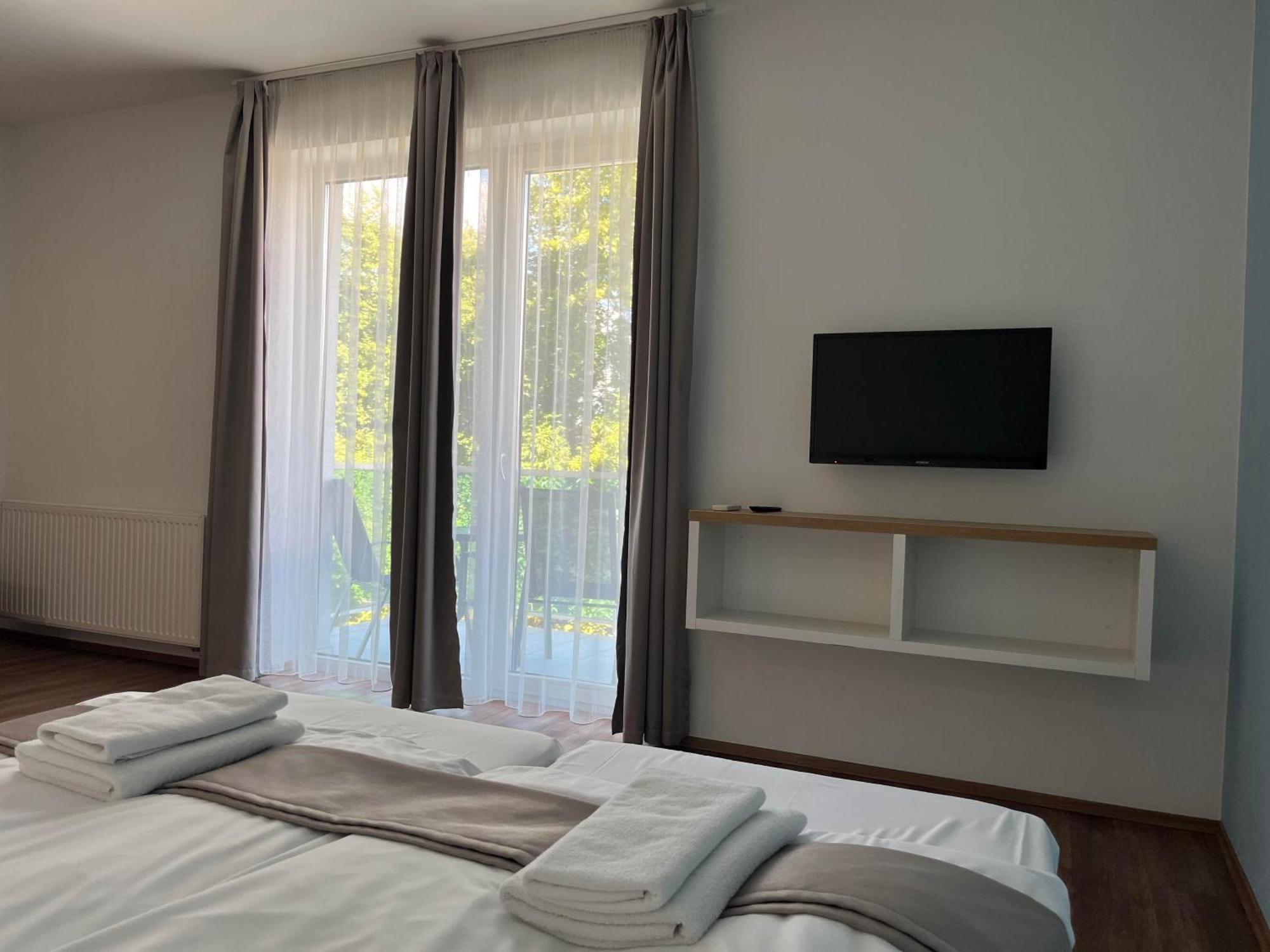 Berill Crystal Apartman Sárvár Buitenkant foto
