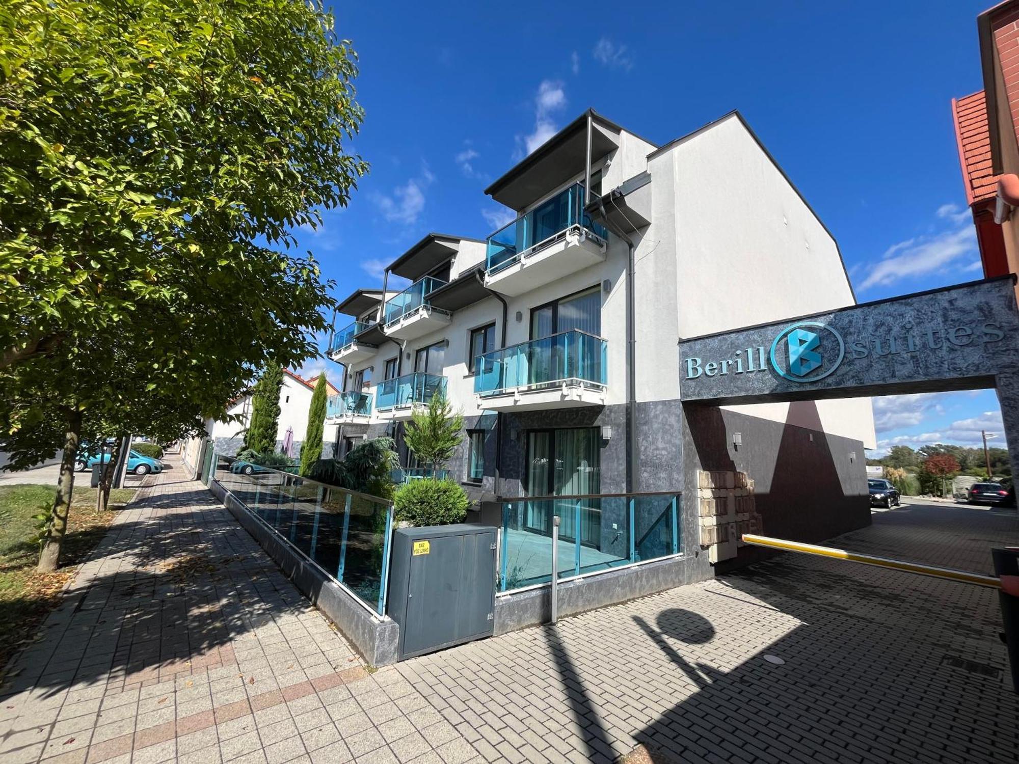Berill Crystal Apartman Sárvár Buitenkant foto
